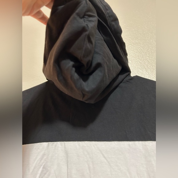 💰2/$10 Kenneth Cole black, Grey& white color block Pullover hoody size M - Picture 5 of 9